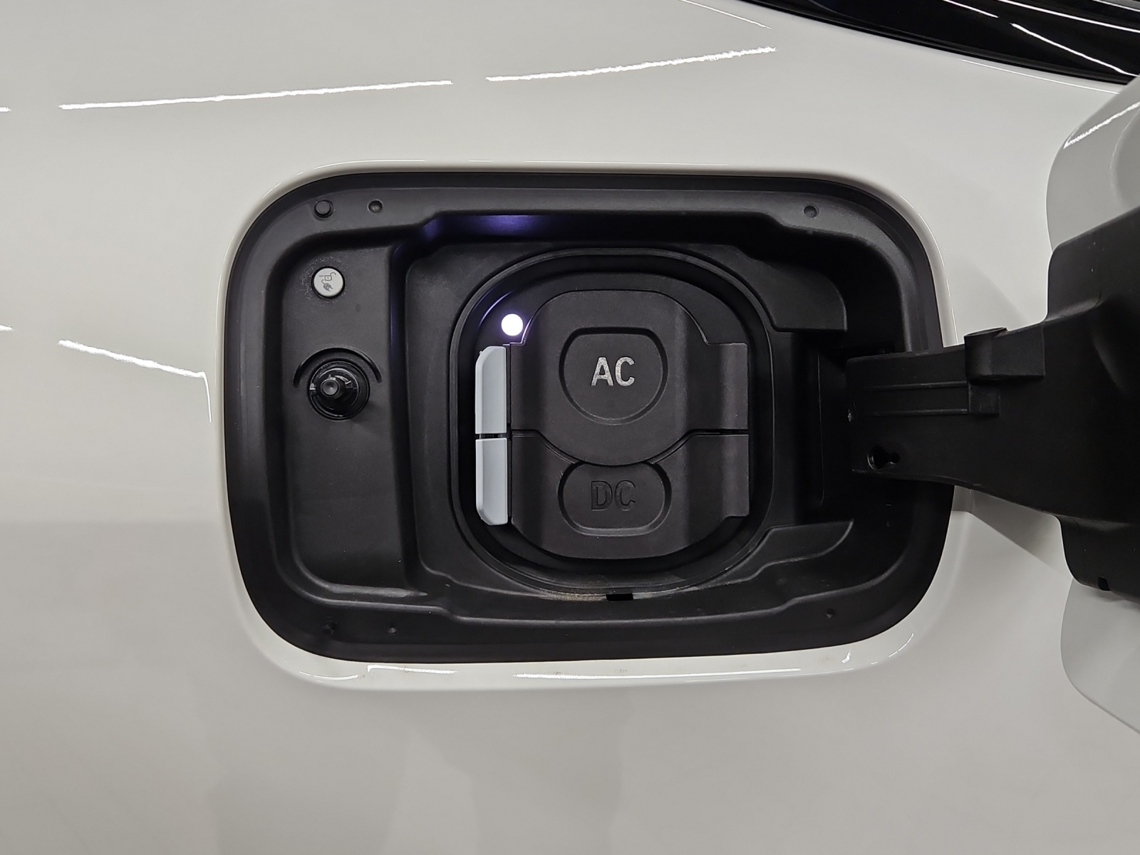 BMW i4 eDrive 40-image-17