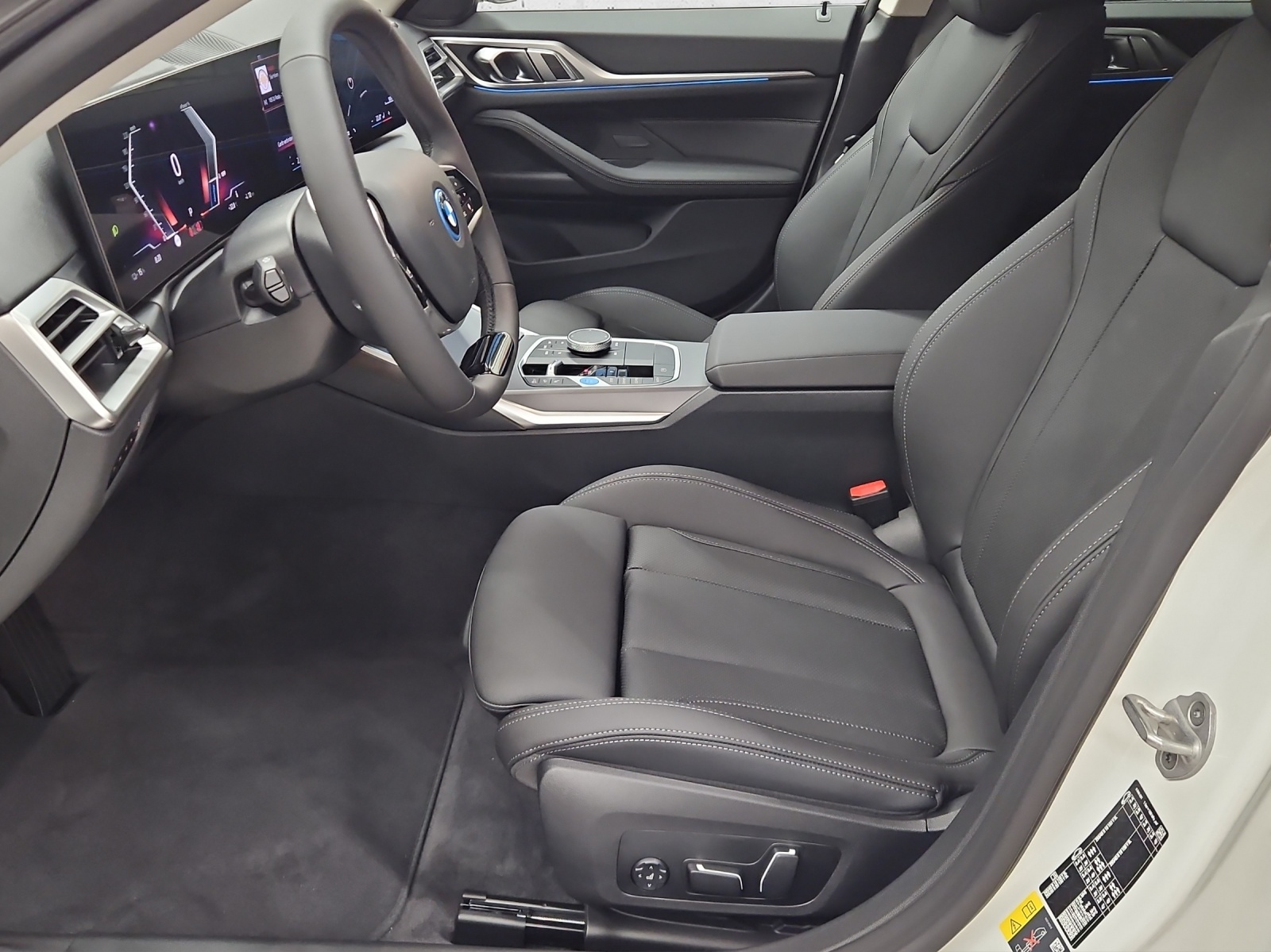 BMW i4 eDrive 40-image-10