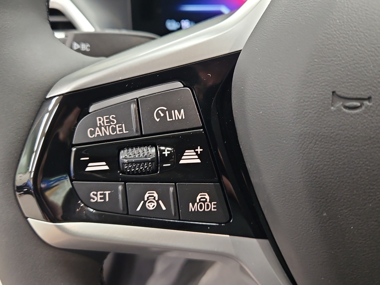 BMW i4 eDrive 40-image-18