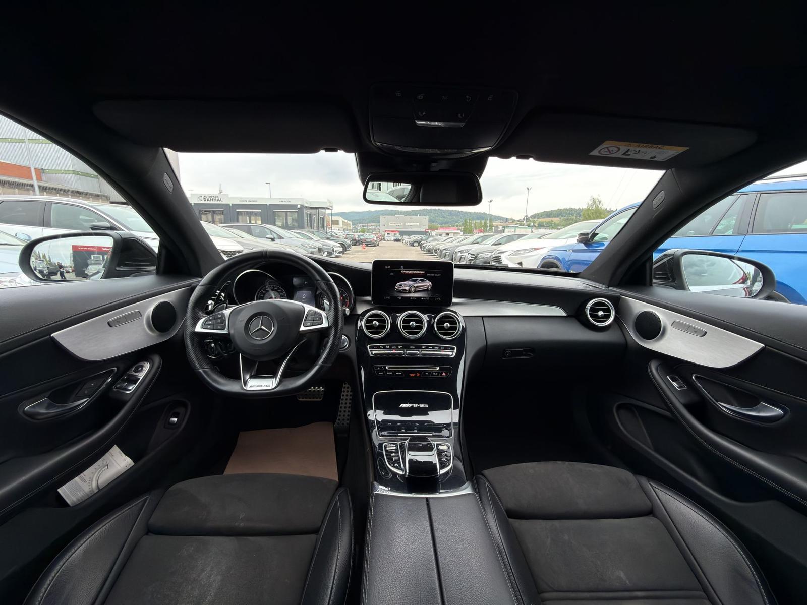 MERCEDES-BENZ C 63 AMG Coupé-image-10