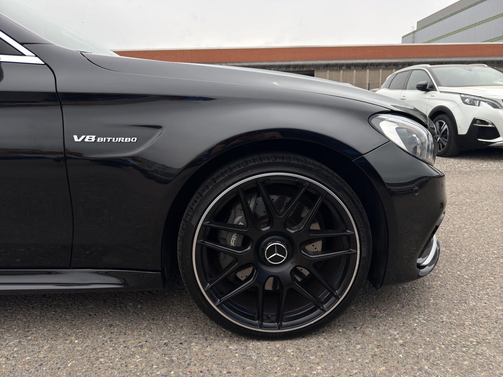 MERCEDES-BENZ C 63 AMG Coupé-image-8