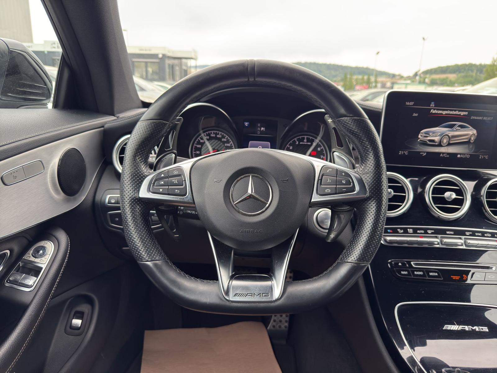 MERCEDES-BENZ C 63 AMG Coupé-image-15
