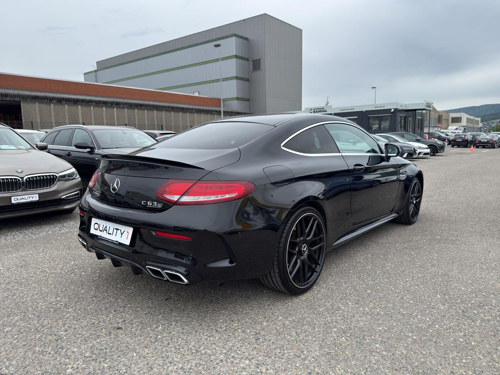 MERCEDES-BENZ C 63 AMG Coupé-image-4