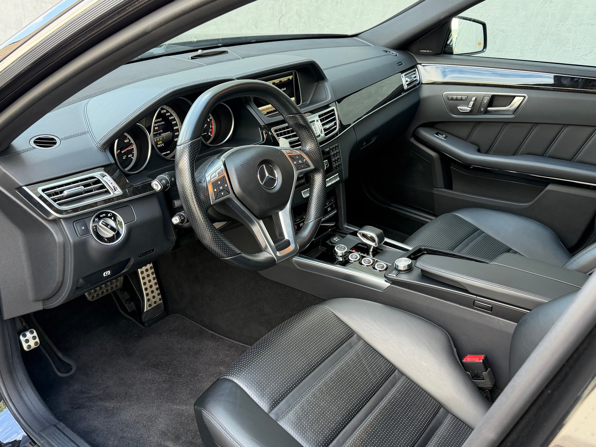 MERCEDES-BENZ E 63 AMG 4Matic Speedshift-image-11