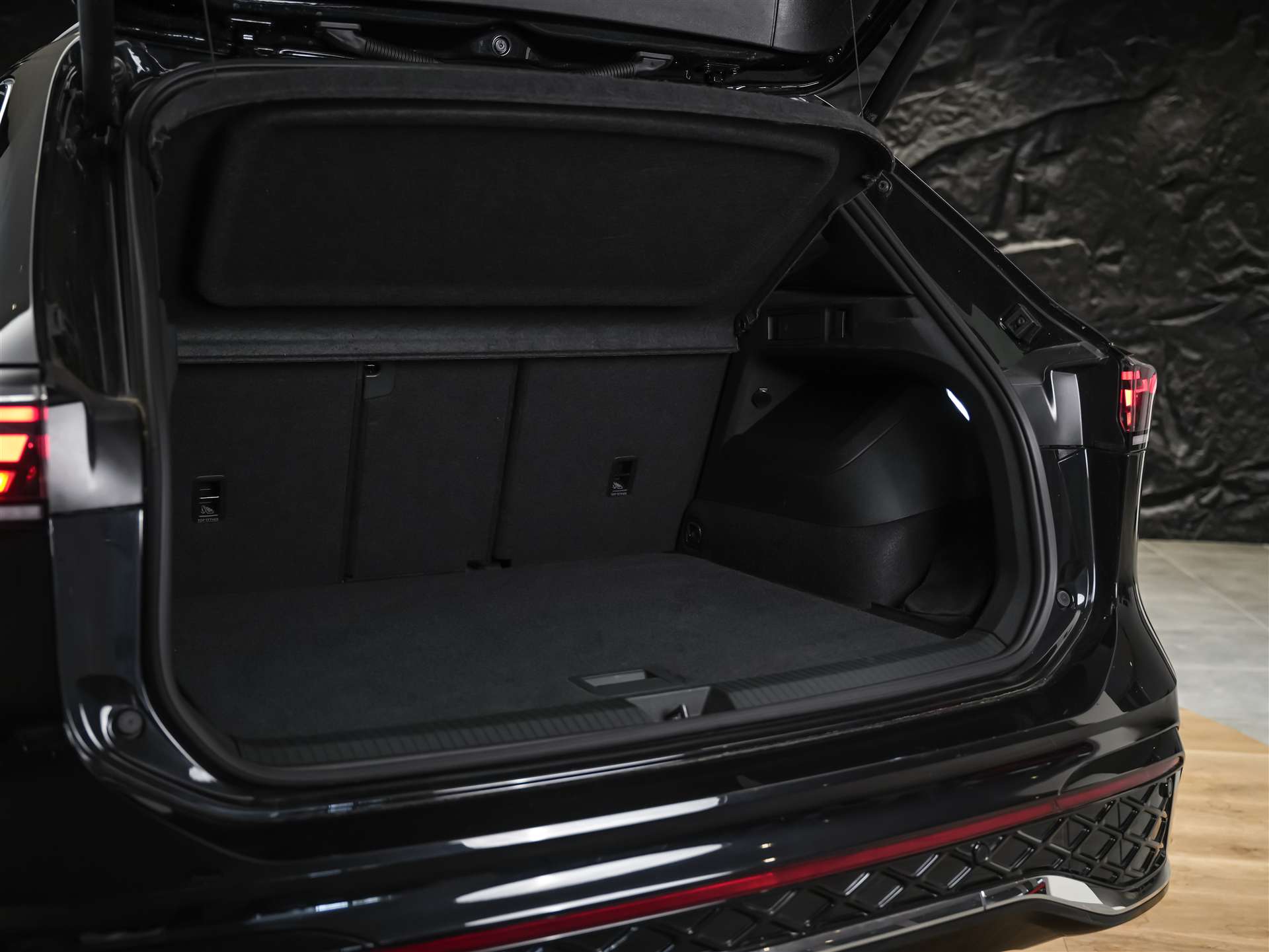VW Tiguan 2.0 TSI R-Line DSG 4motion *Panorama*Massage*Matrix LED*-image-41
