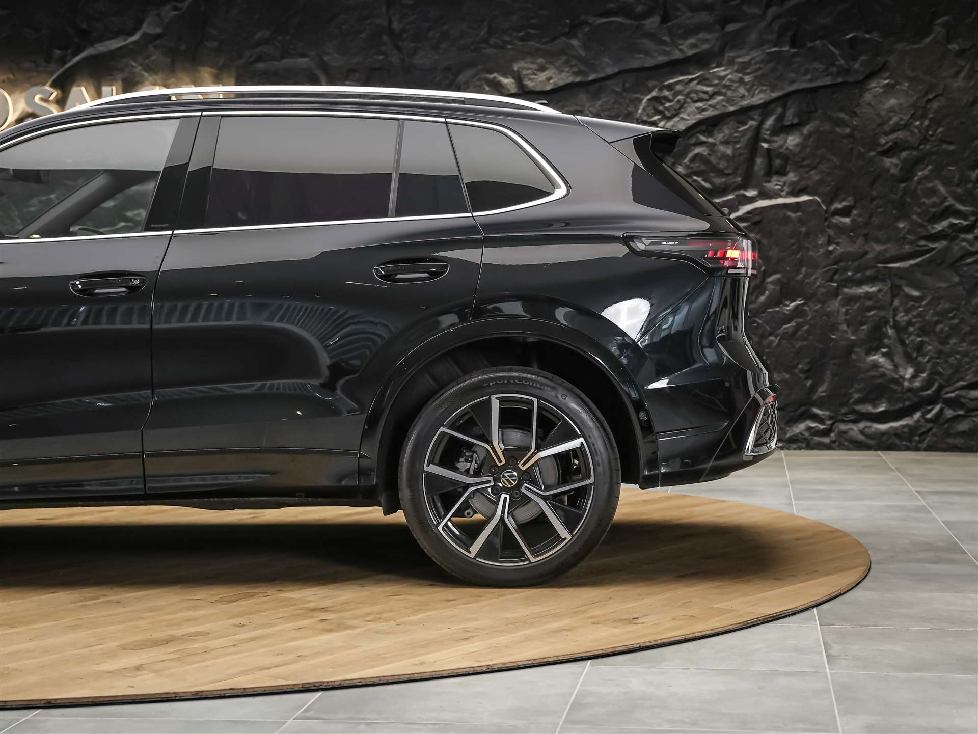 VW Tiguan 2.0 TSI R-Line DSG 4motion *Panorama*Massage*Matrix LED*-image-20