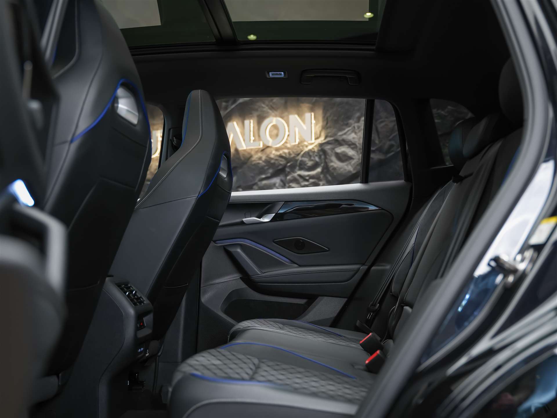 VW Tiguan 2.0 TSI R-Line DSG 4motion *Panorama*Massage*Matrix LED*-image-14