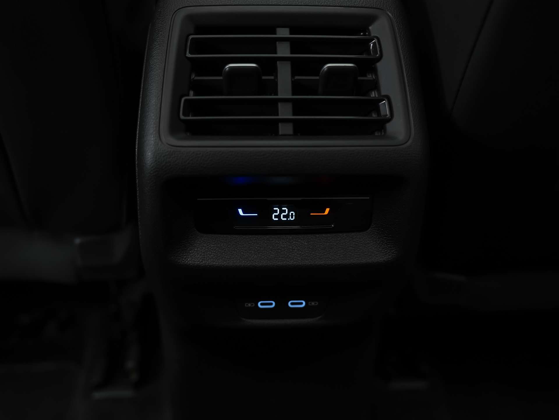 VW Tiguan 2.0 TSI R-Line DSG 4motion *Panorama*Massage*Matrix LED*-image-16