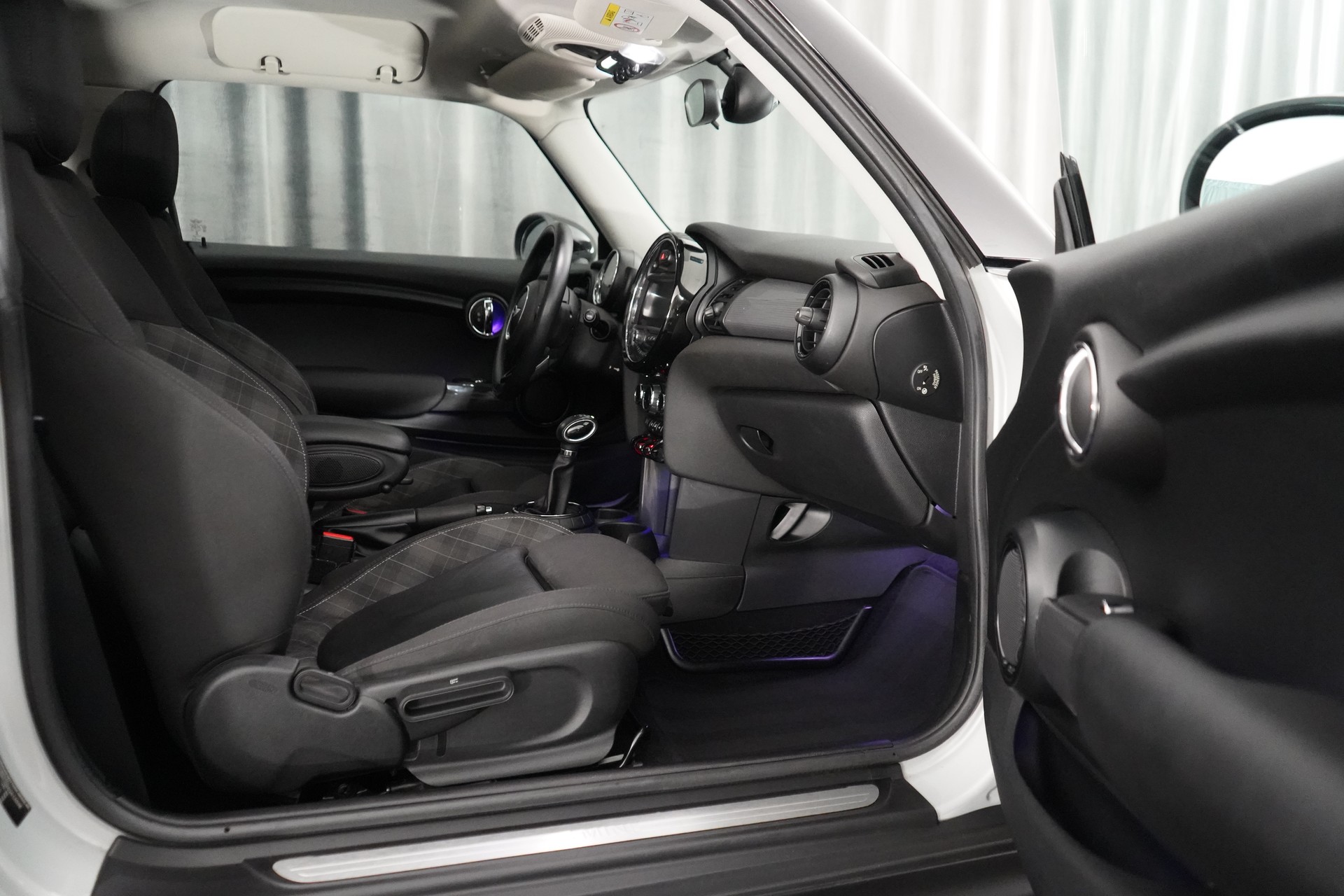 MINI Cooper Steptronic-image-5