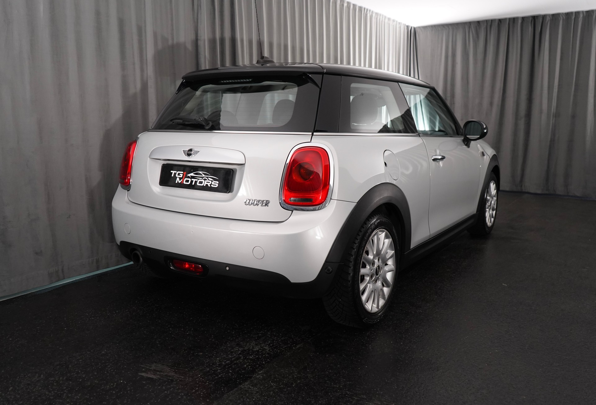 MINI Cooper Steptronic-image-2