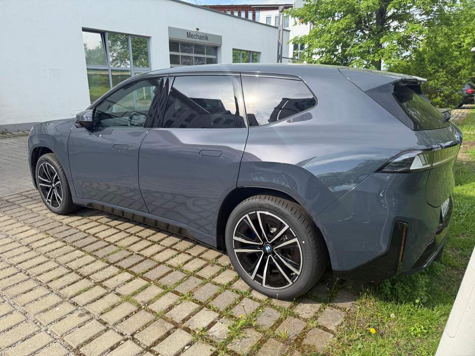 BMW iX3 50 xDrive M Sport-image-1