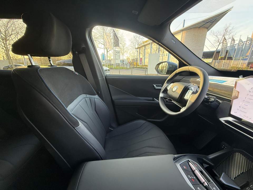 BMW iX3 50 xDrive M Sport-image-2