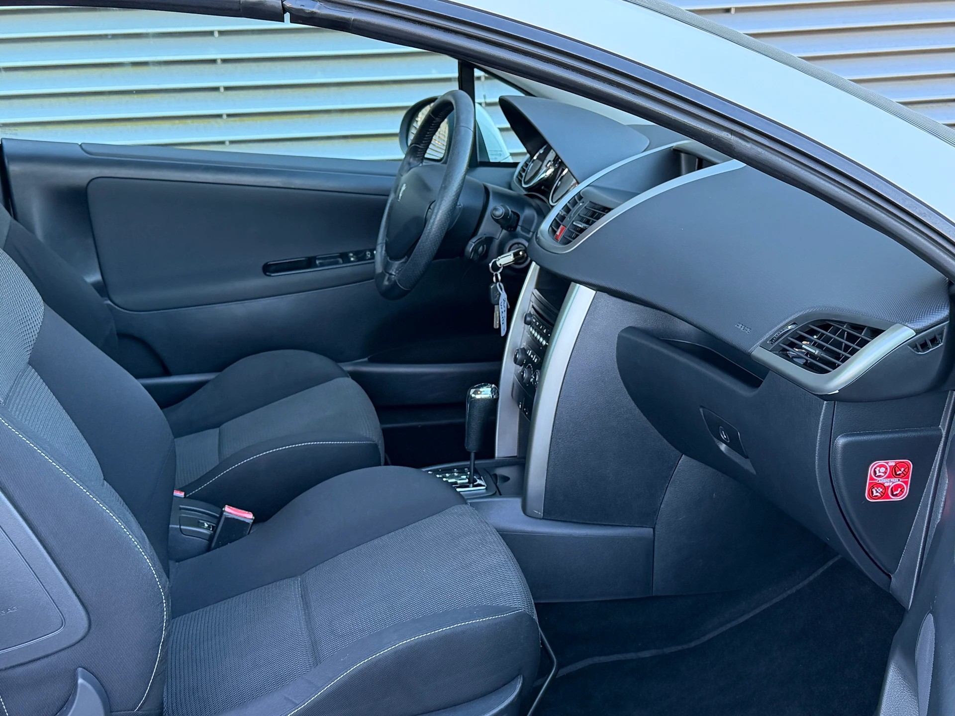 PEUGEOT 207 CC 1.6 16V Sport Automatic-image-7