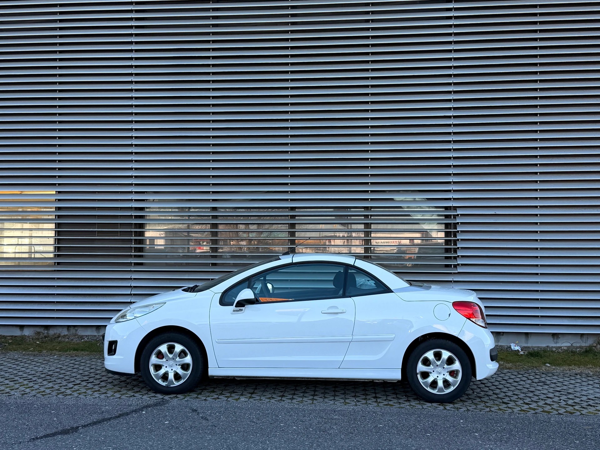 PEUGEOT 207 CC 1.6 16V Sport Automatic-image-10