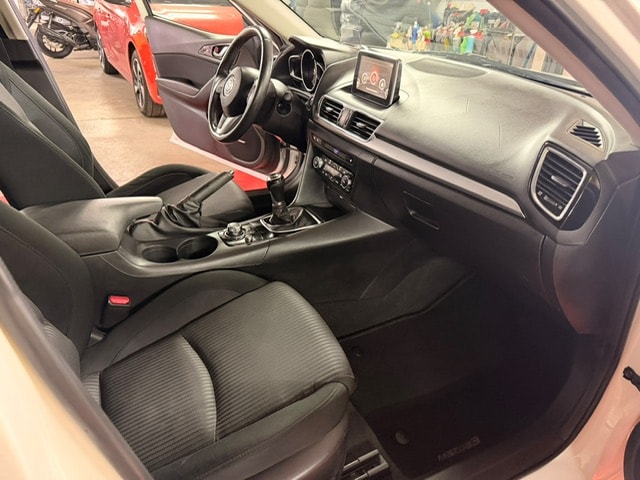 MAZDA 3 2.0 16V Revolution-image-1