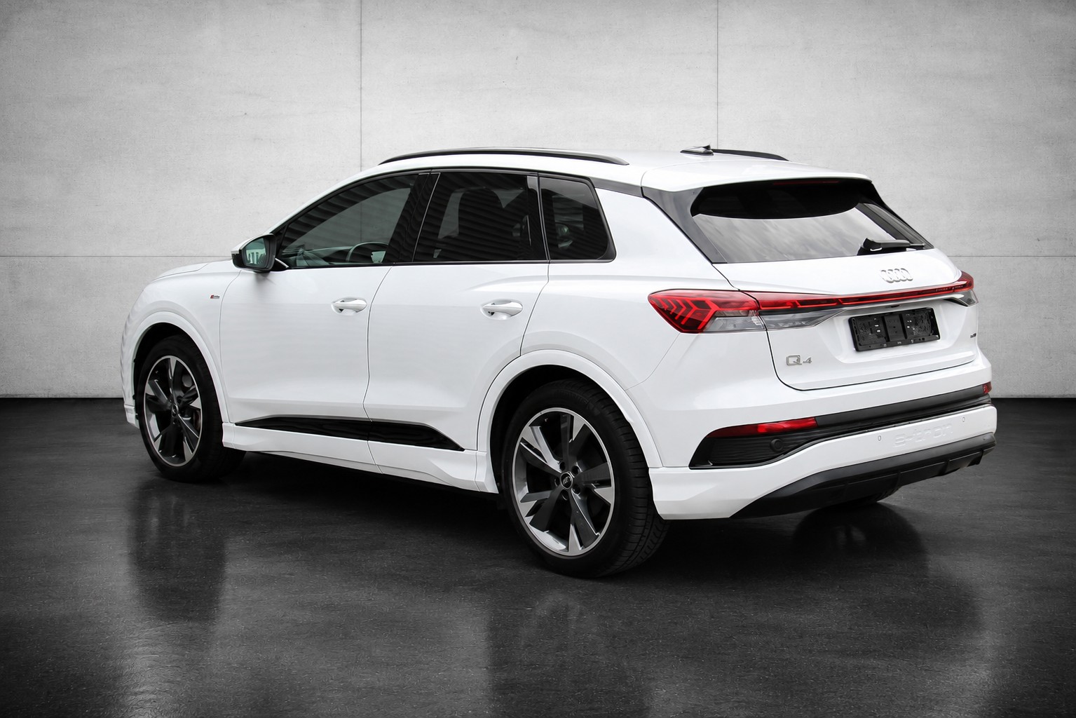 AUDI Q4 e-tron 50 quattro-image-4