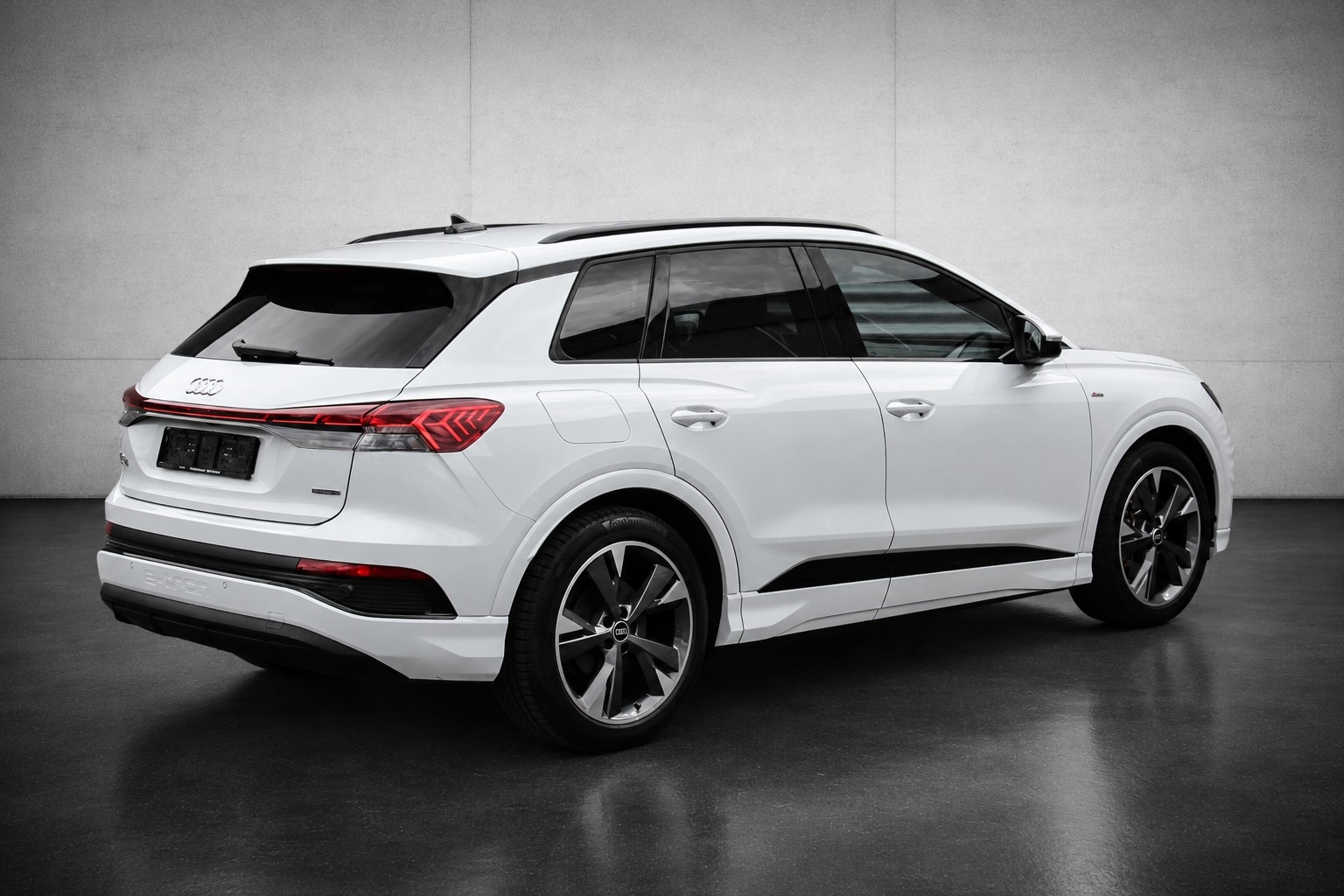 AUDI Q4 e-tron 50 quattro-image-6