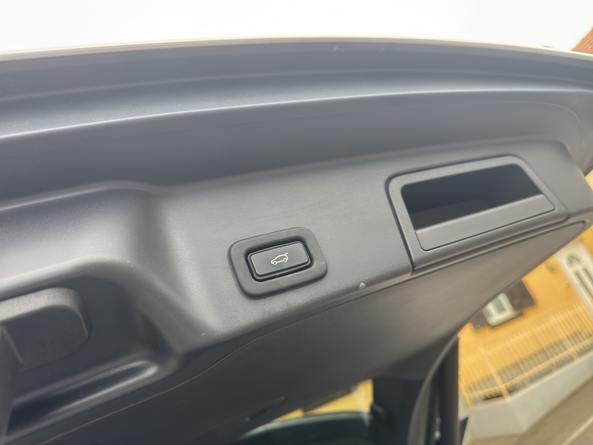 LAND ROVER Range Rover Evoque 2.0 T R-Dynamic S-image-6