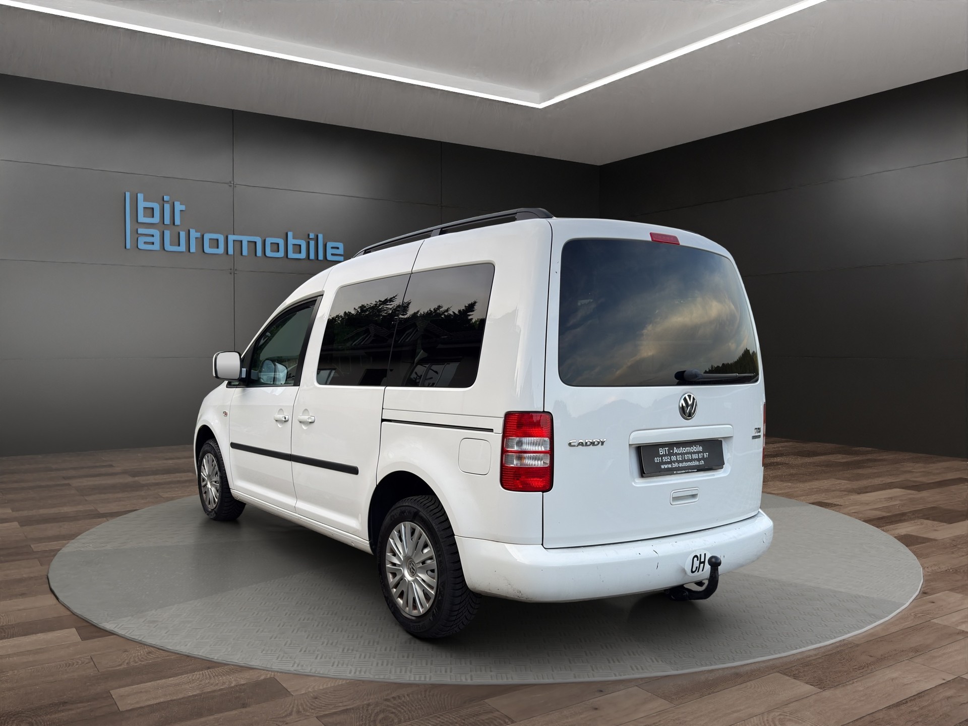 VW Caddy 1.6 TDI Blue Motion Technology Trendline DSG-image-4
