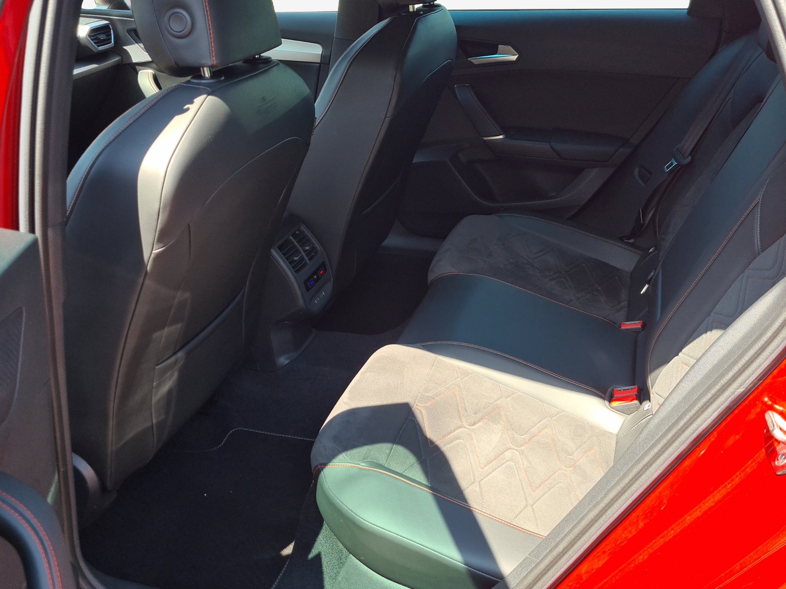 SEAT Leon ST 1.5 eTSI mHEV DSG Hola FR-image-11