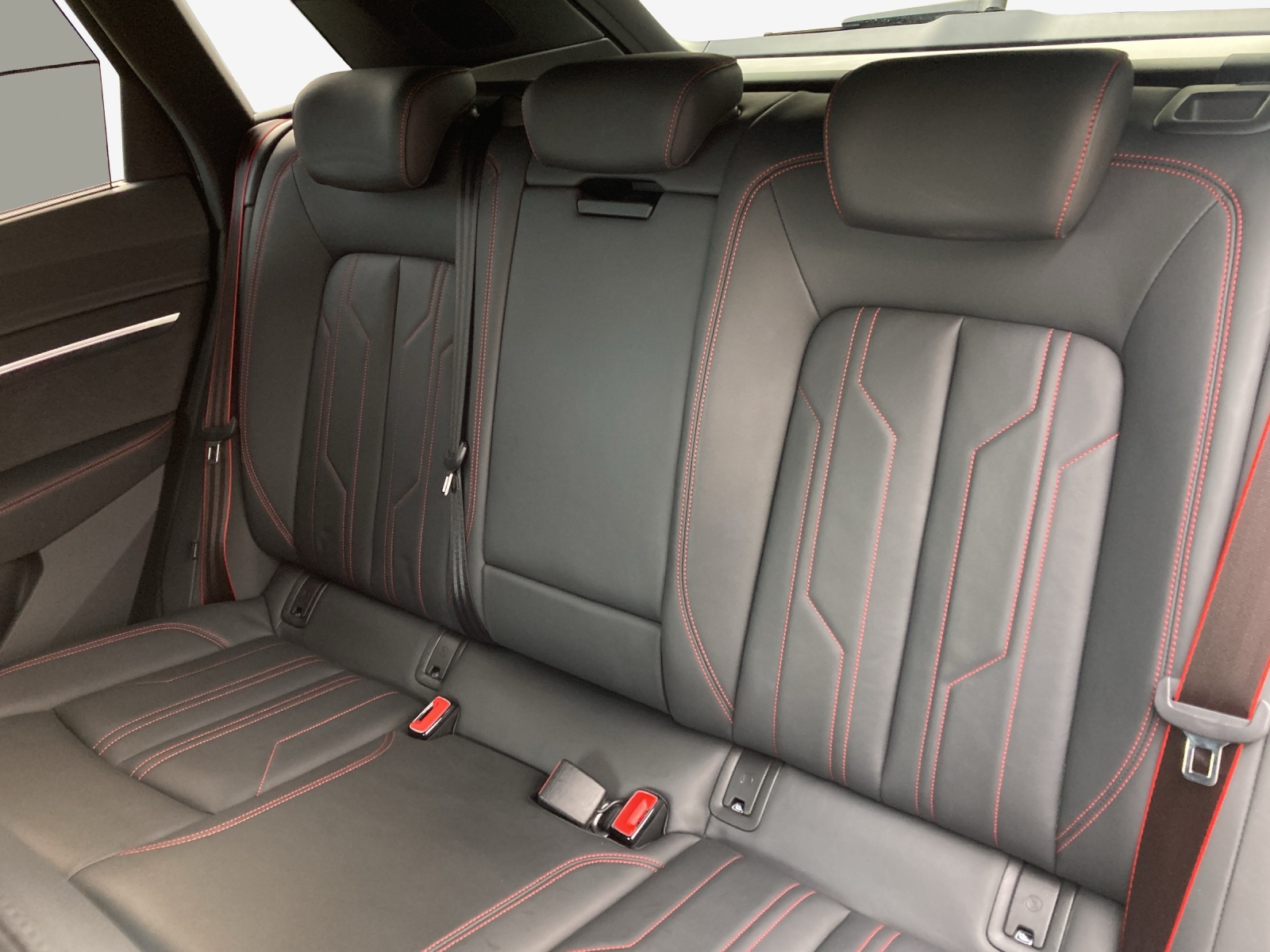 AUDI Q8 55 e-tron Black Edition quattro-image-12