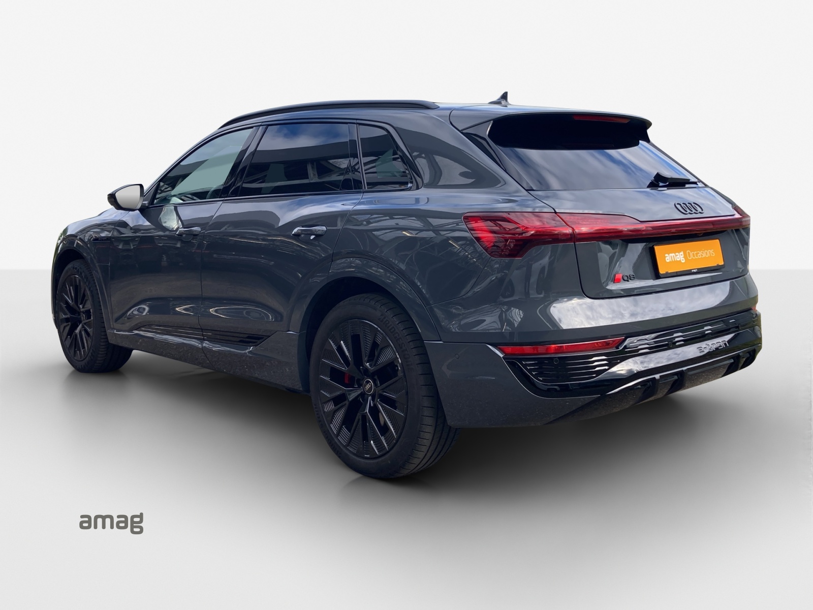AUDI Q8 55 e-tron Black Edition quattro-image-2