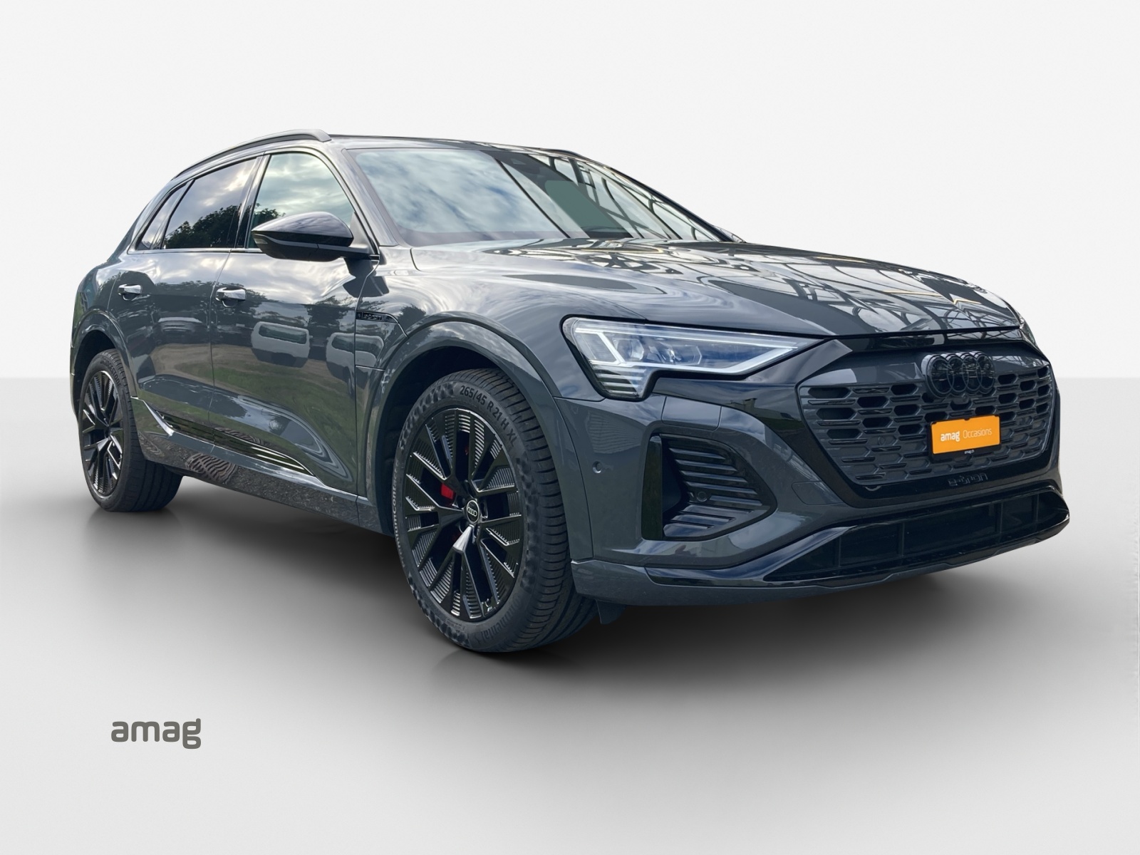 AUDI Q8 55 e-tron Black Edition quattro-image-5