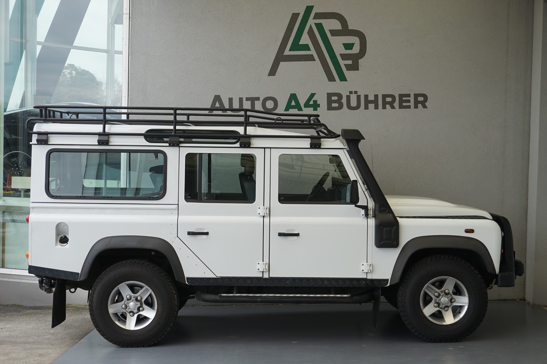 LAND ROVER Defender 110 2.2TD4 SW mit Seilwinde und Dachträger!!-image-4
