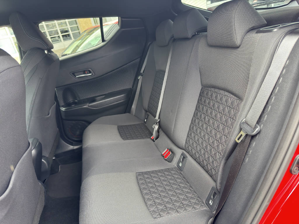 TOYOTA C-HR 2.0 VVTi HSD Trend-image-14