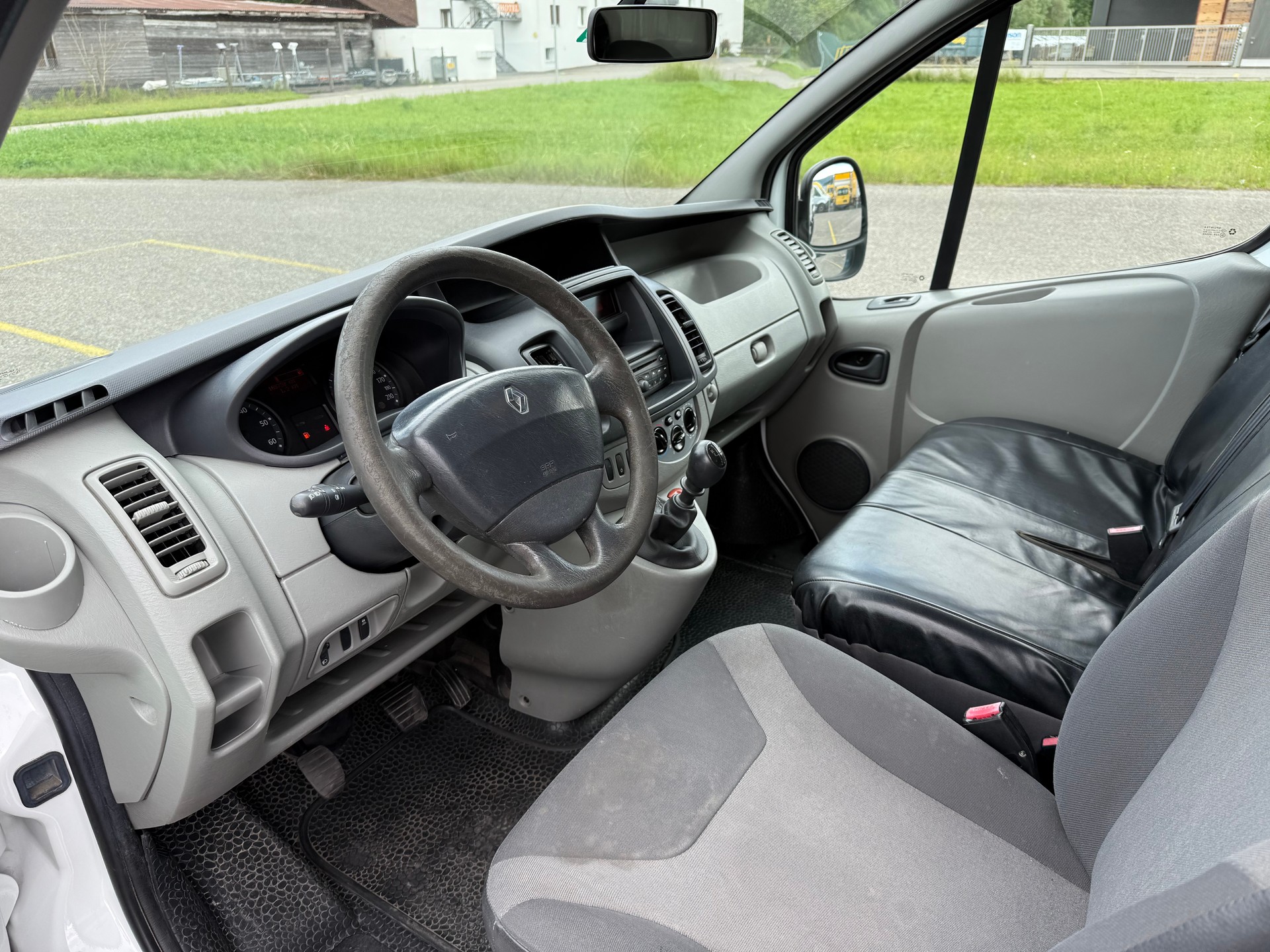 RENAULT Trafic 2.0 dCi 115 2.9t L2H1 MIT KLIMA-image-7