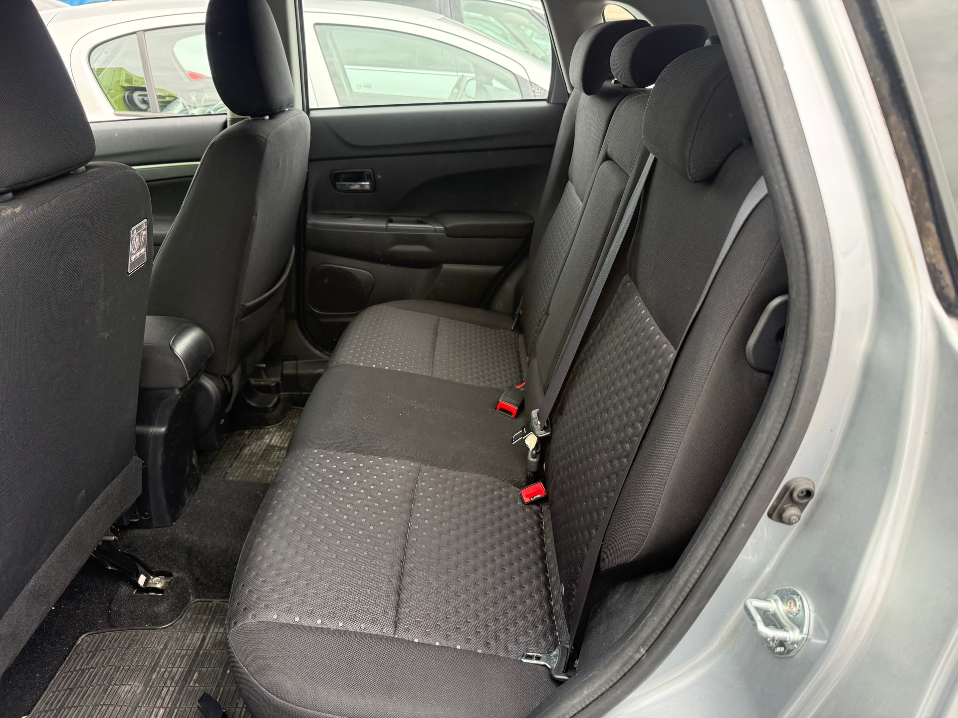MITSUBISHI ASX 1.8 DID Invite 4WD-image-6