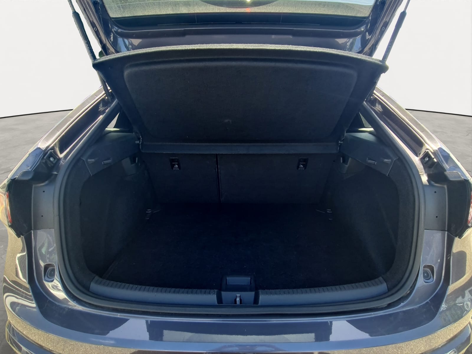 VW Taigo 1.0 TSI R-Line DSG-image-8