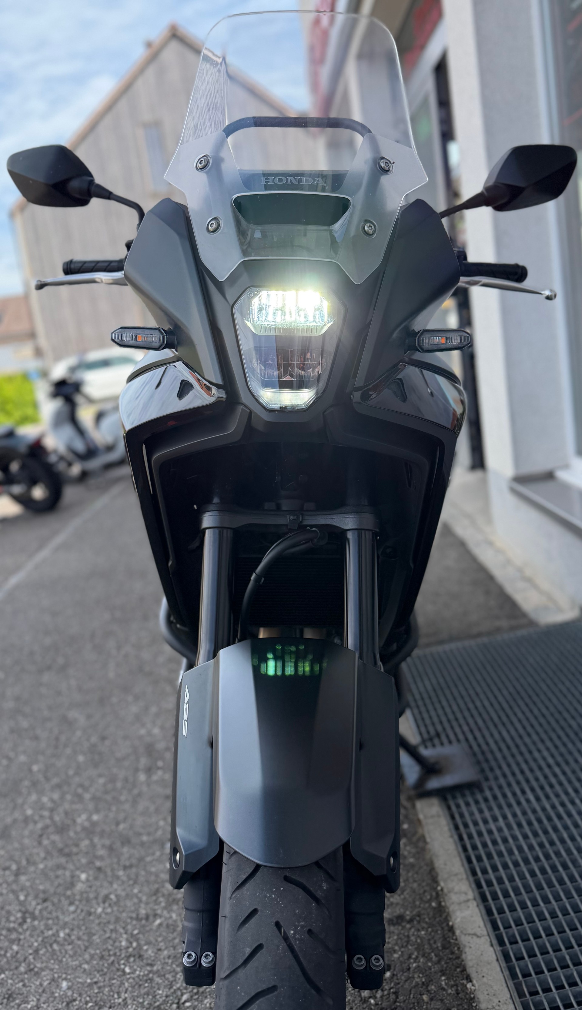 HONDA NX 500-showroom-element-1