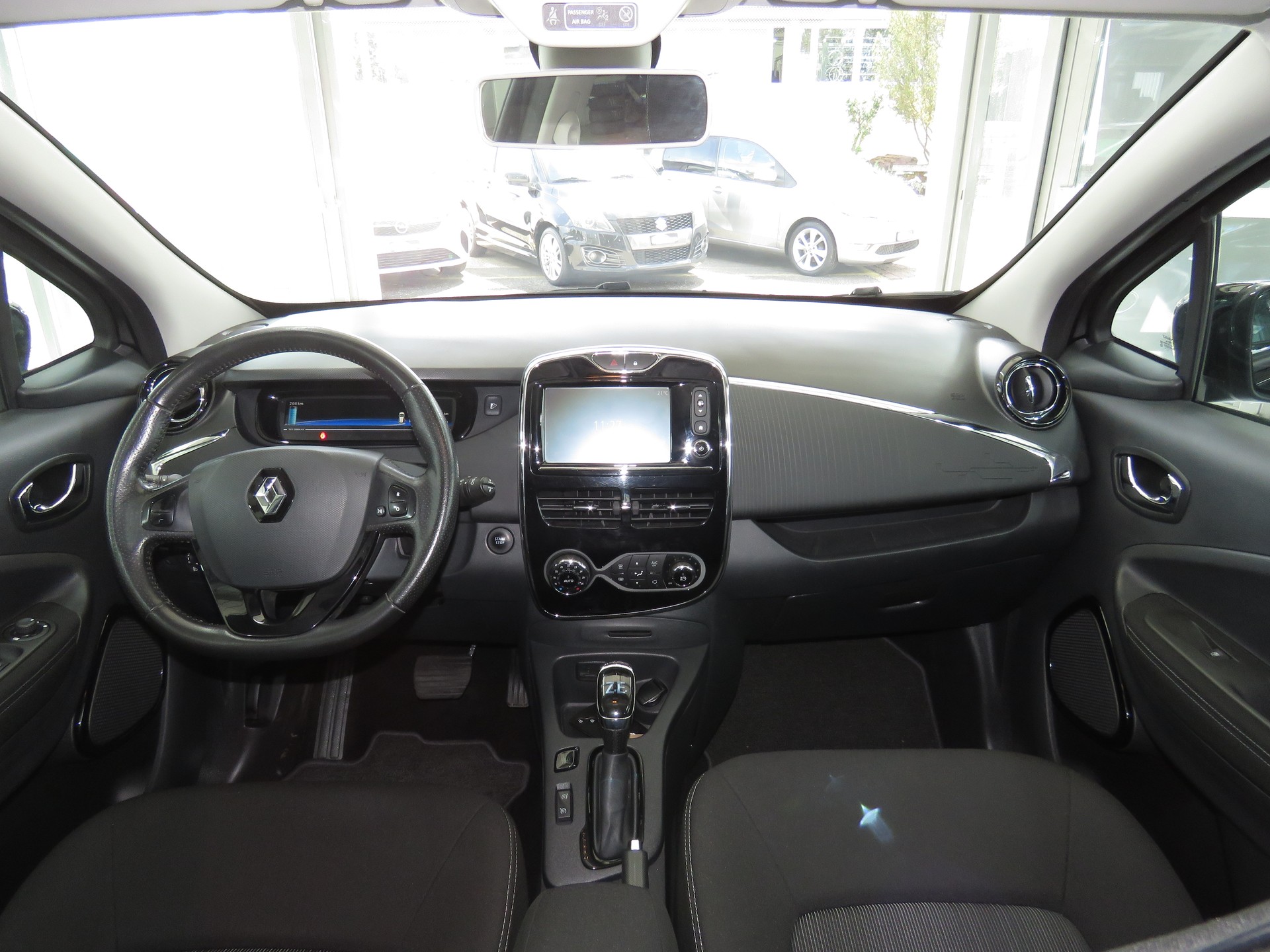 RENAULT Zoe Limited R110 "Automat" (Batterie Miete)-image-13