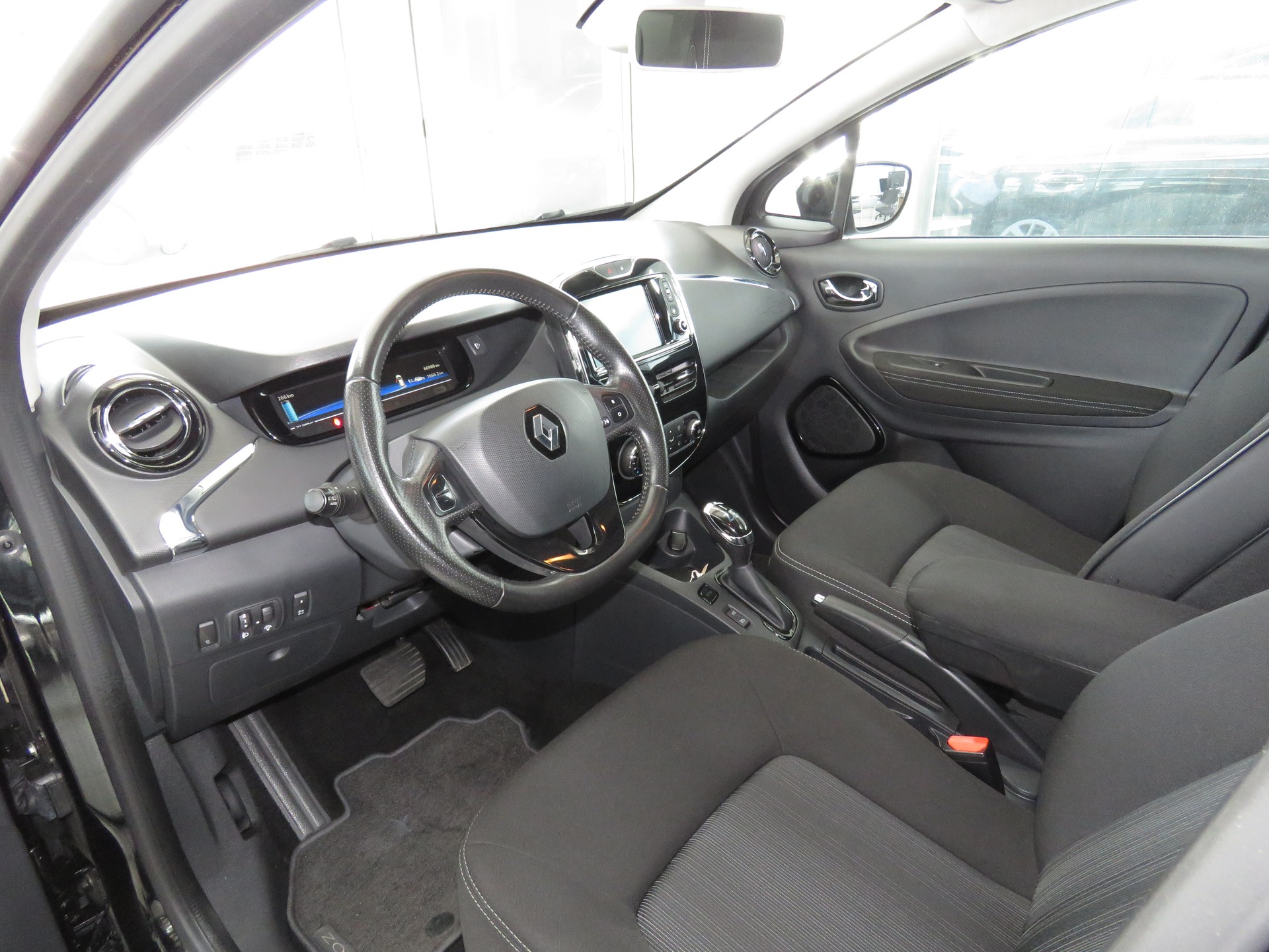 RENAULT Zoe Limited R110 "Automat" (Batterie Miete)-image-6
