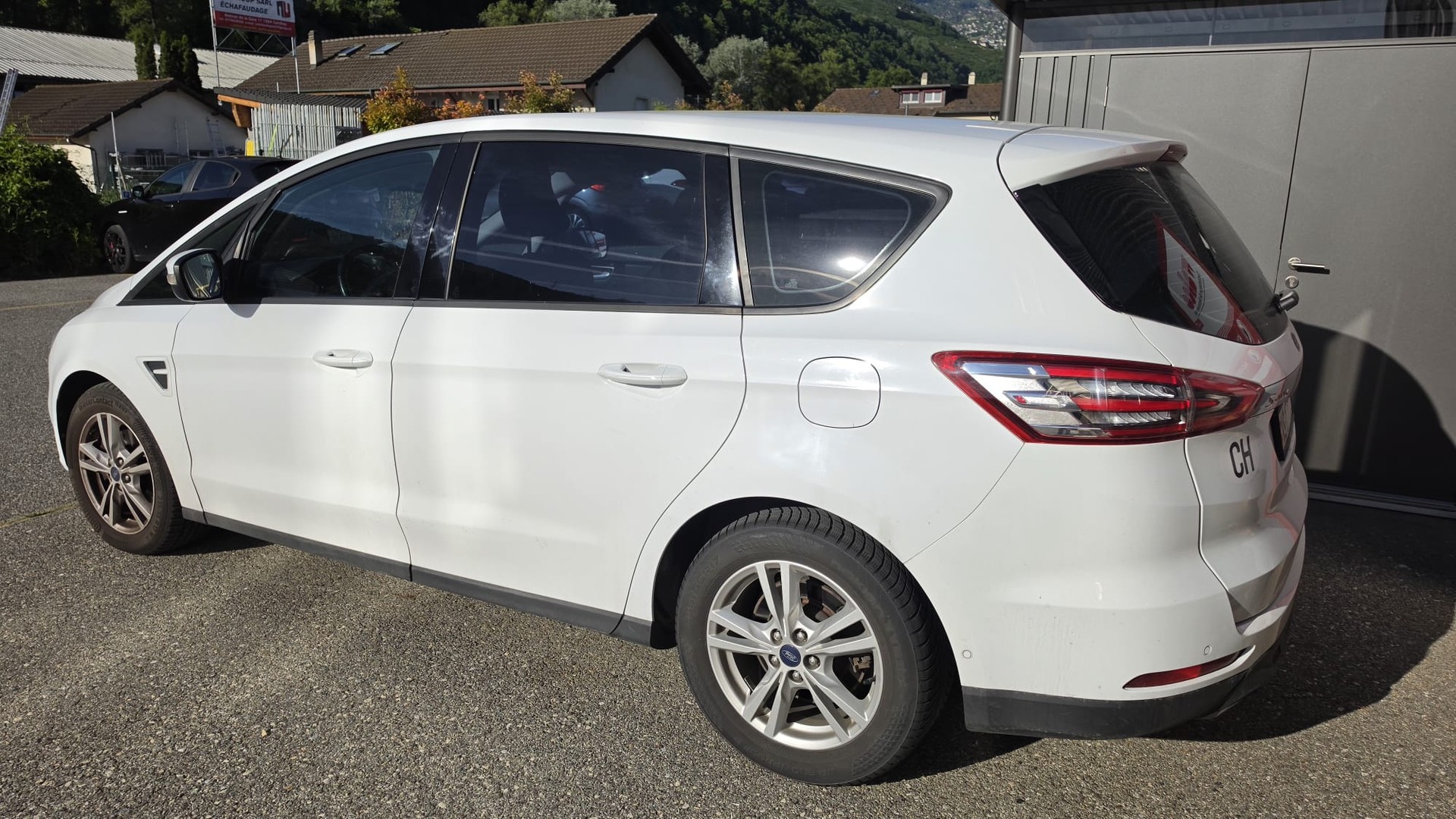 FORD Trend-image-1