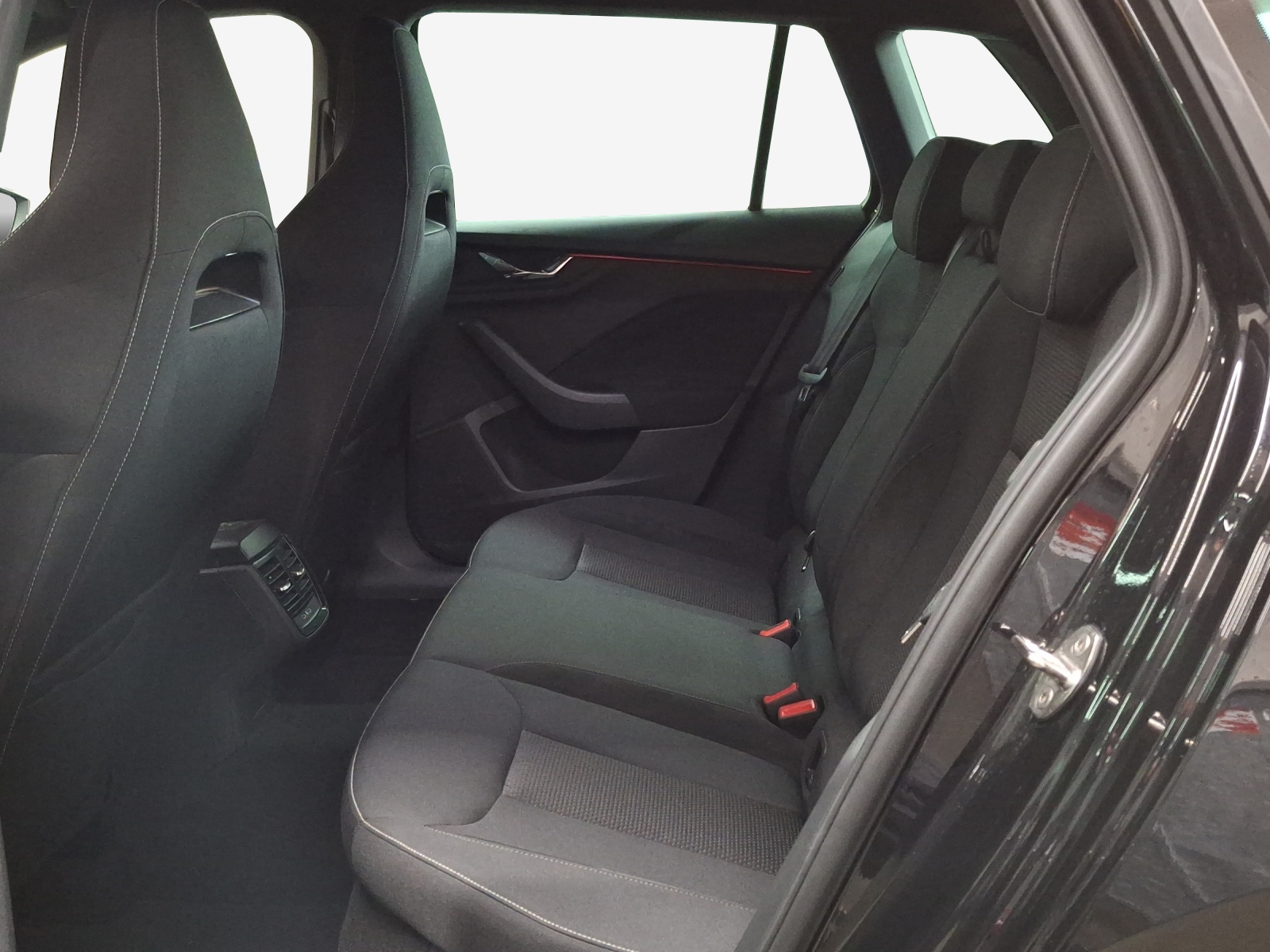 SKODA Kamiq 1.0 TSI Dynamic DSG-image-11