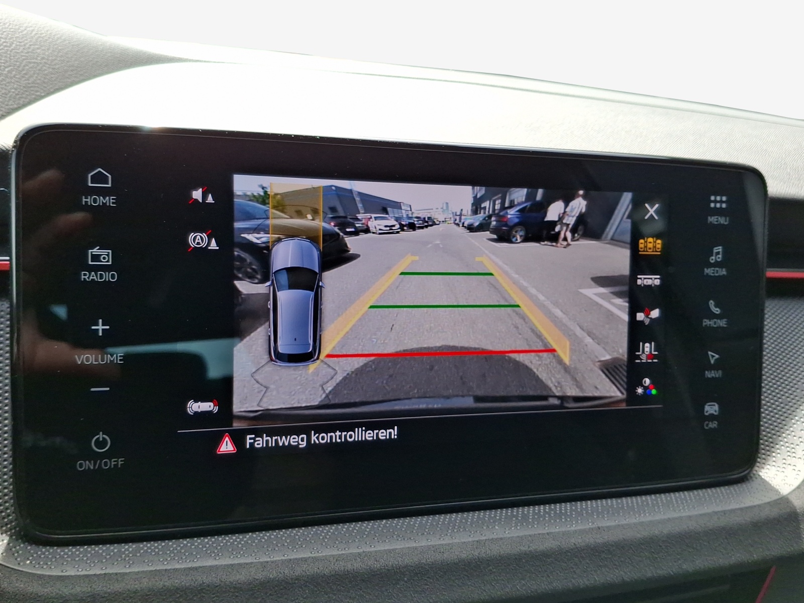 SKODA Kamiq 1.0 TSI Dynamic DSG-image-14