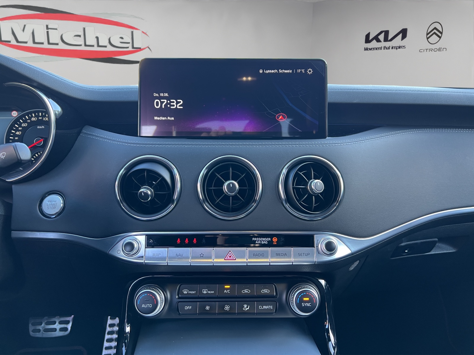KIA Stinger 3.3 T-GDi GT Automat AWD-image-13