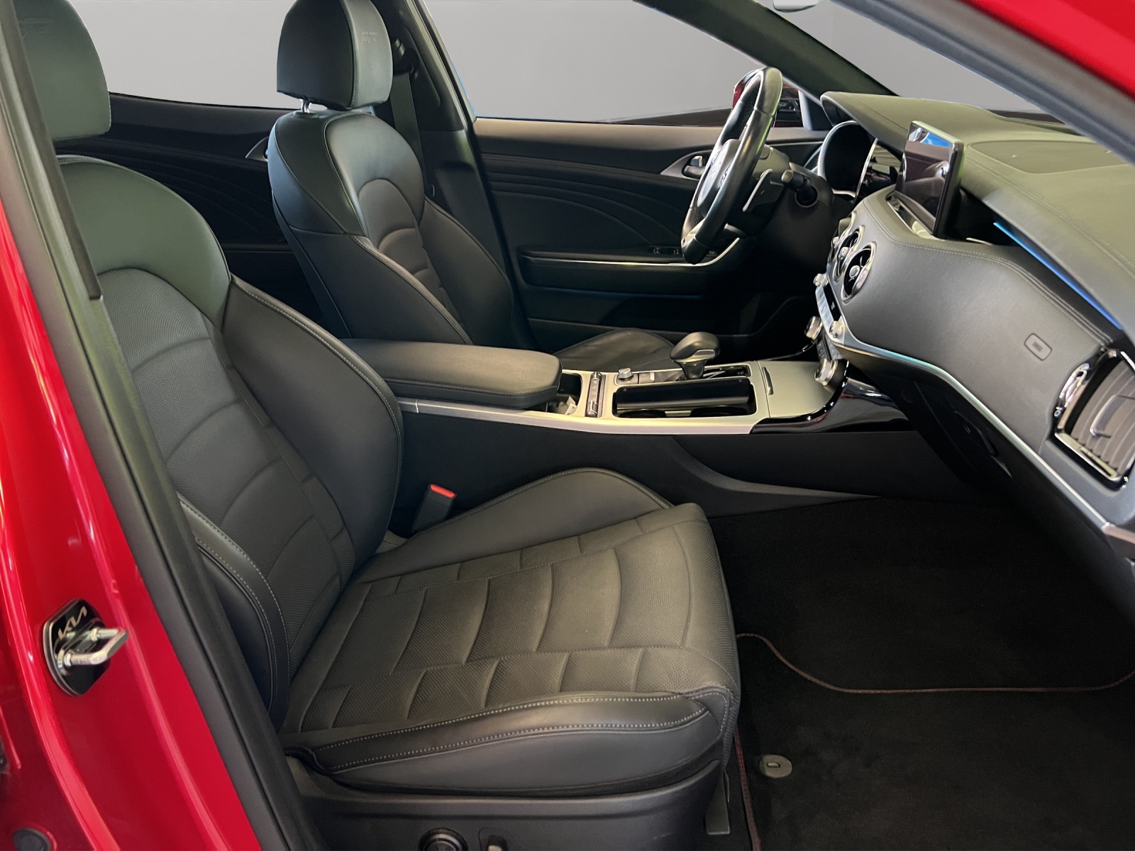 KIA Stinger 3.3 T-GDi GT Automat AWD-image-9