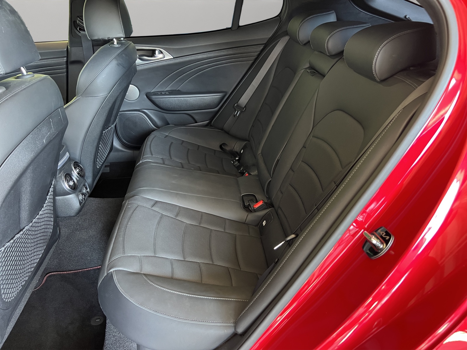 KIA Stinger 3.3 T-GDi GT Automat AWD-image-15