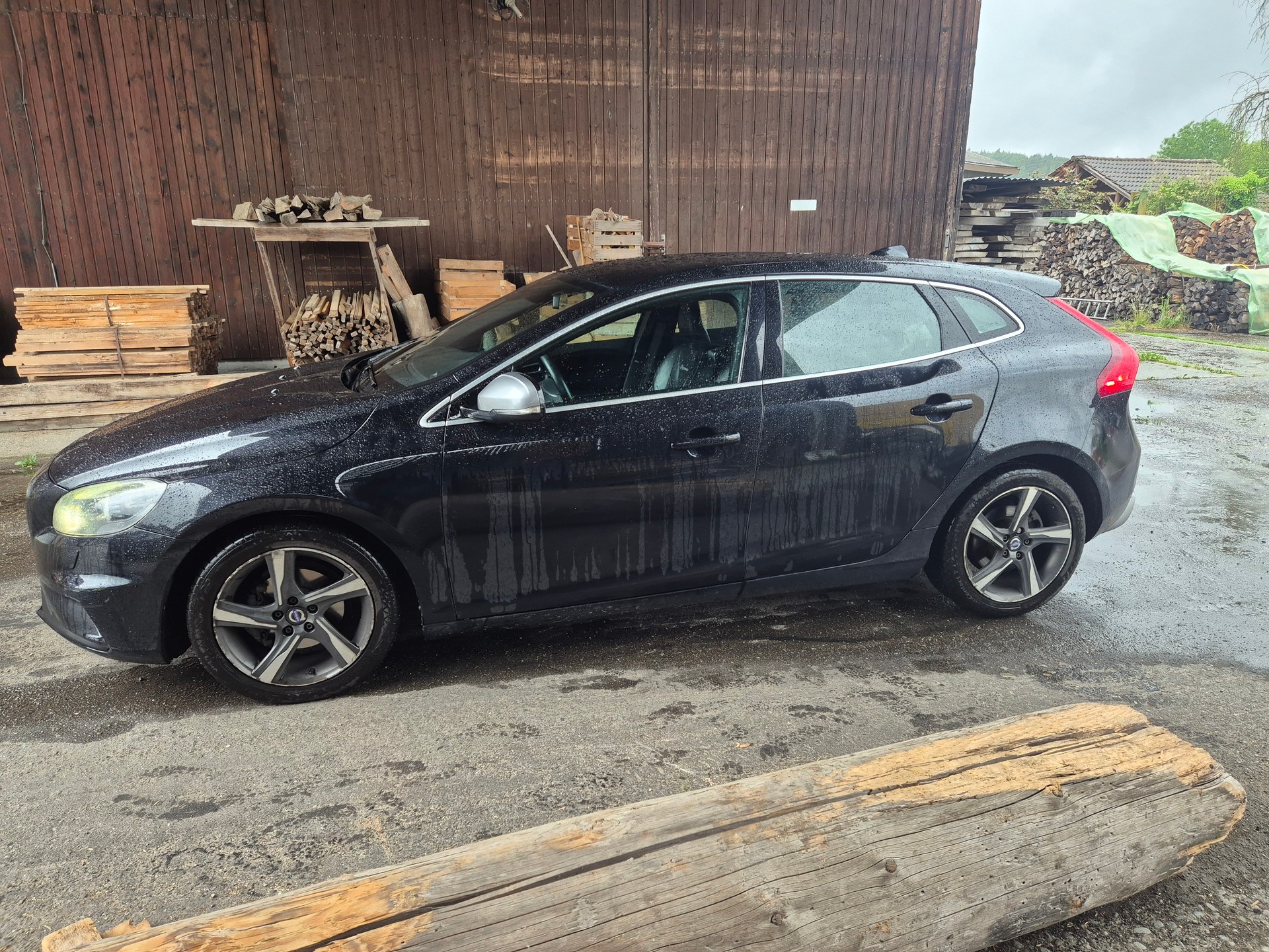 VOLVO V40 Diesel Klima R design Top Ohne Probleme-image-1