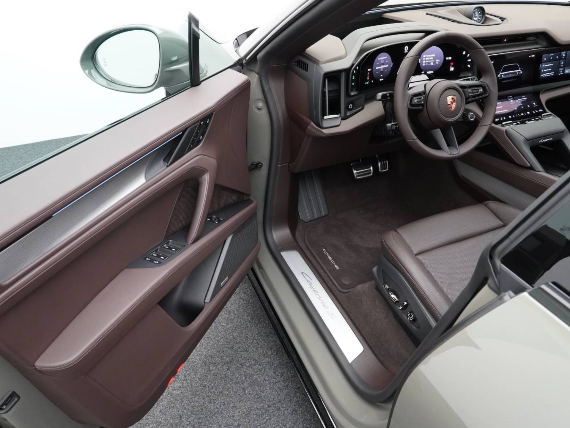 PORSCHE Cayenne S Electric-image-3