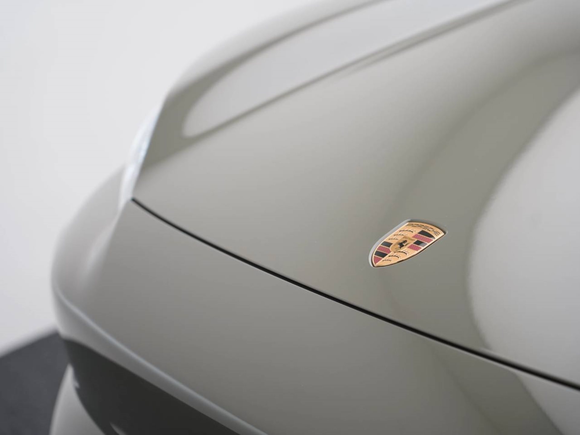 PORSCHE Cayenne S Electric-image-11