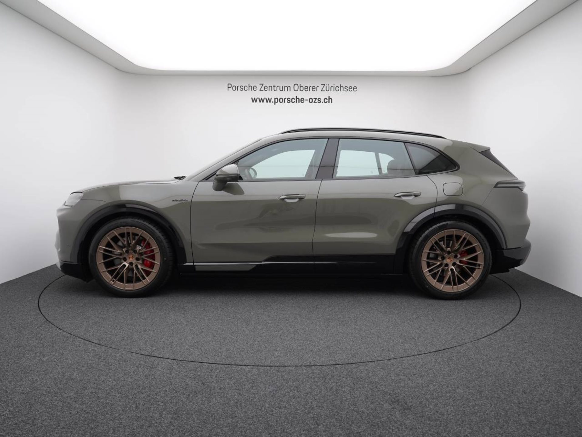 PORSCHE Cayenne S Electric-image-1
