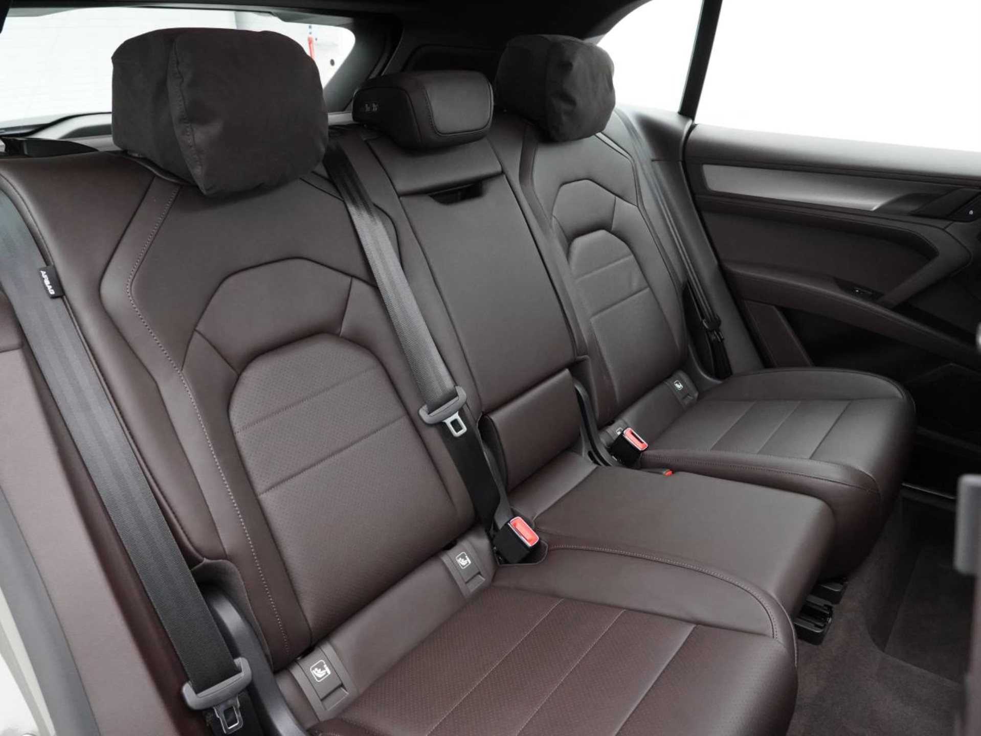 PORSCHE Cayenne S Electric-image-30