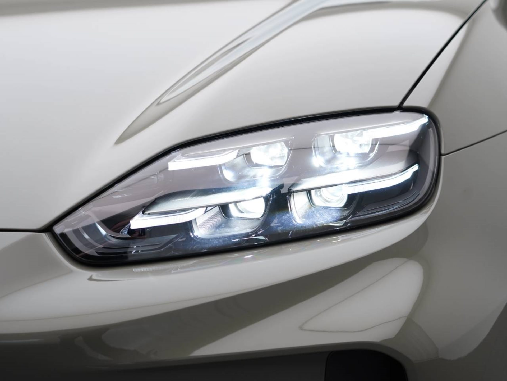 PORSCHE Cayenne S Electric-image-12