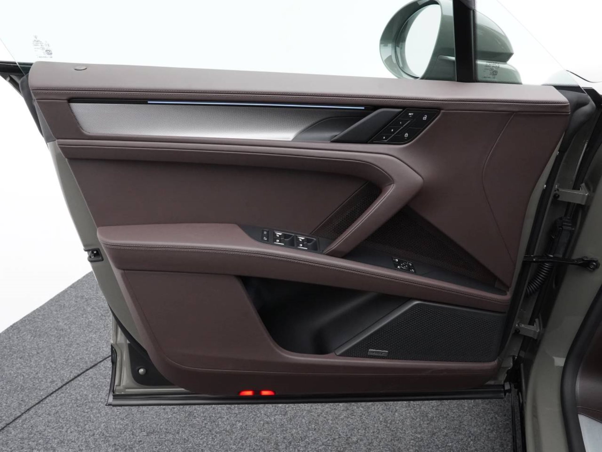 PORSCHE Cayenne S Electric-image-20