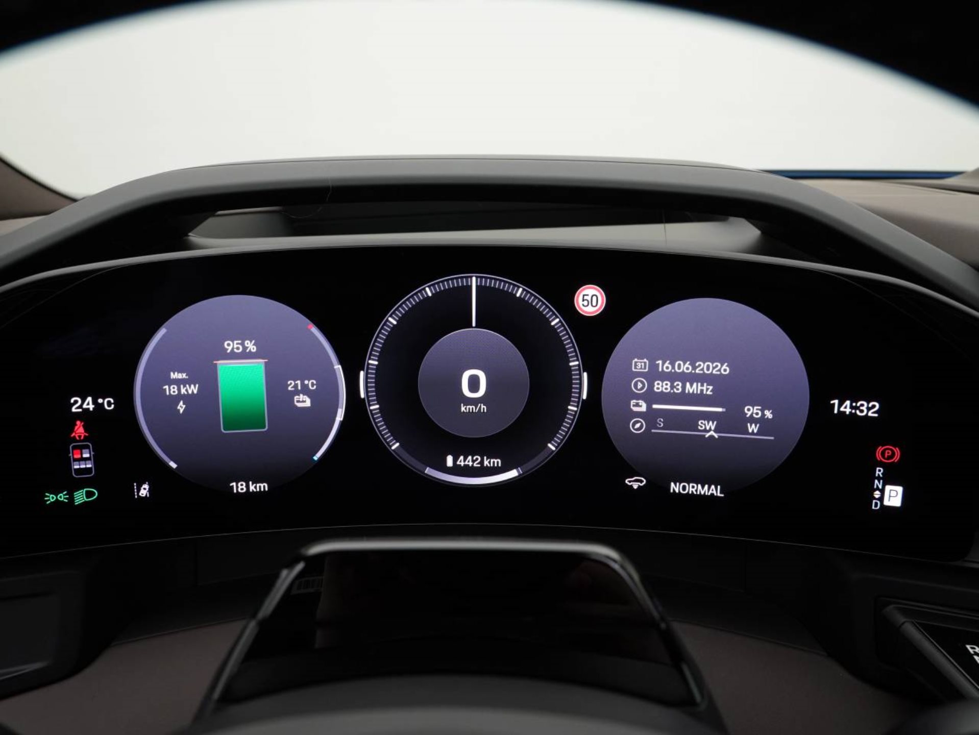 PORSCHE Cayenne S Electric-image-16