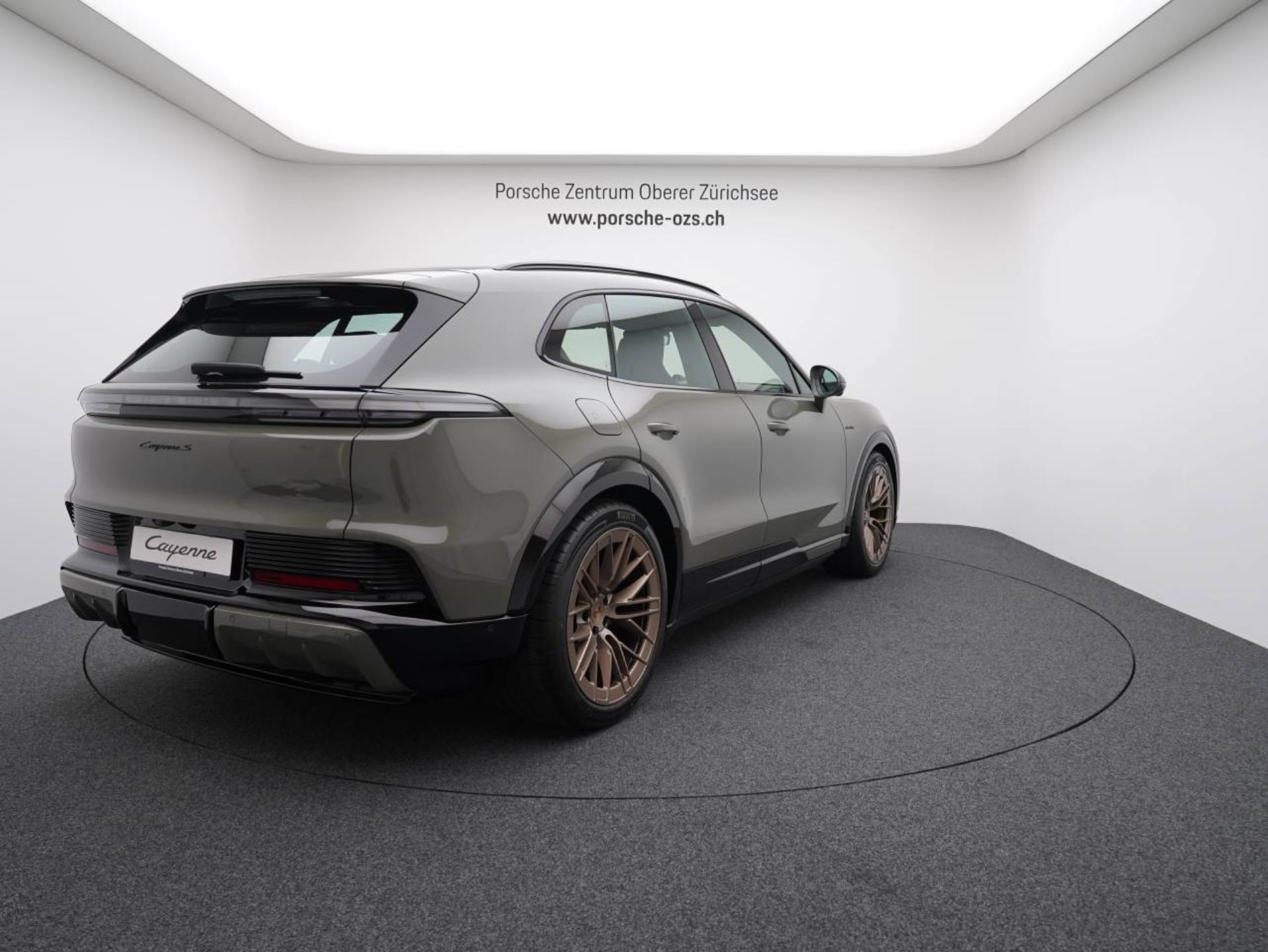 PORSCHE Cayenne S Electric-image-6
